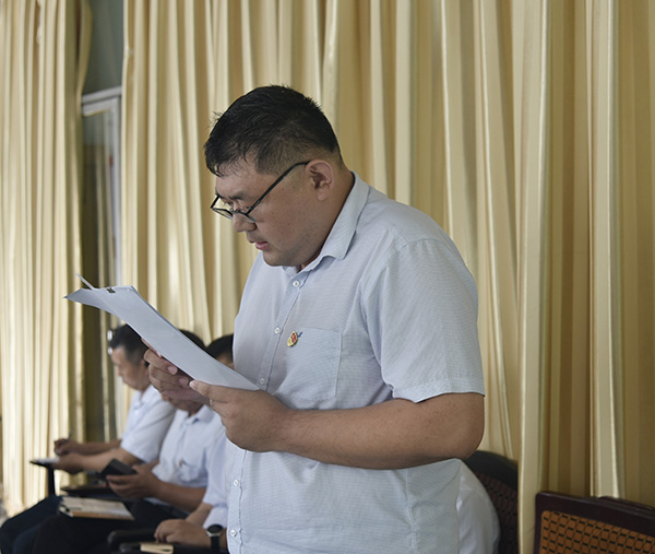 公司召開討論  預(yù)備黨員轉(zhuǎn)正支部大會