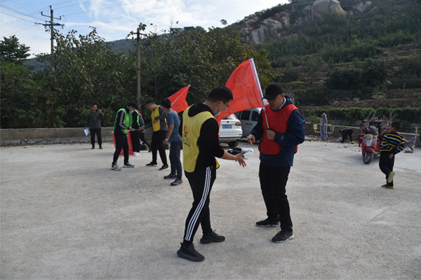 “打造和諧團隊 提升自我”  公司開展拓展培訓活動