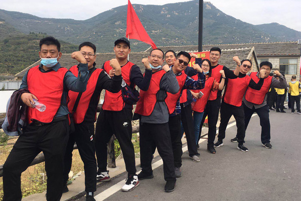 “打造和諧團隊 提升自我”  公司開展拓展培訓活動