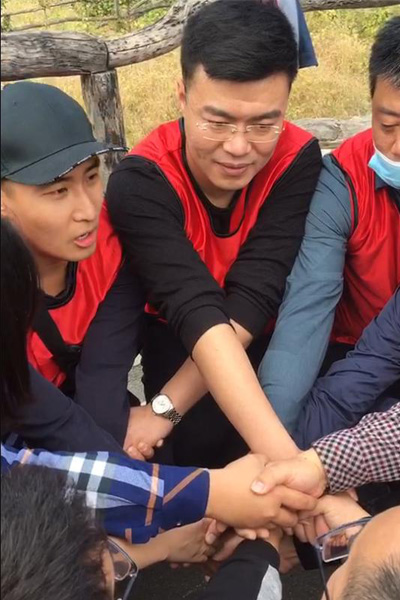 “打造和諧團隊 提升自我”  公司開展拓展培訓活動