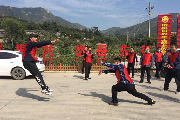 “打造和諧團隊 提升自我”  公司開展拓展培訓活動