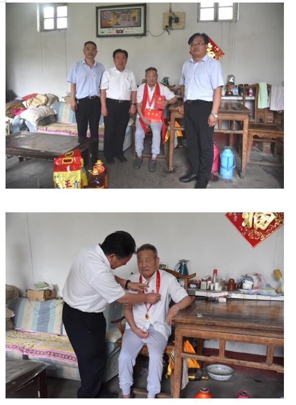 公司黨委走訪慰問老黨員 頒發(fā)“光榮在黨50年”紀(jì)念章