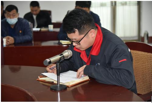 公司召開討論預(yù)備黨員轉(zhuǎn)正支部大會